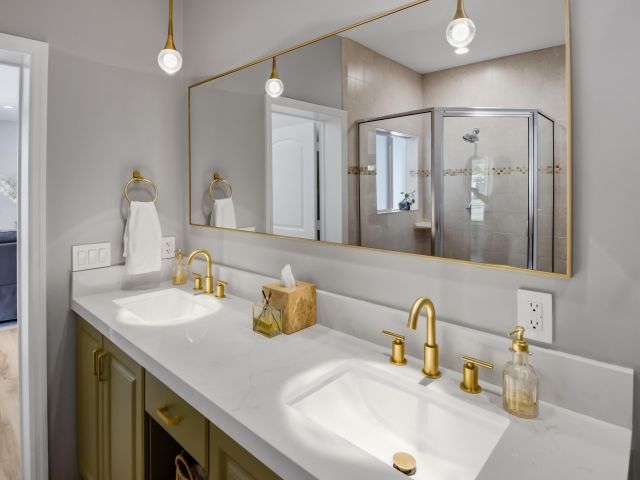 Продажа дома по адресу 398 NE 23rd Street - фото 9395173