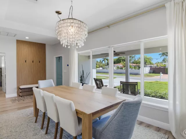Продажа дома по адресу 398 NE 23rd Street - фото 9395143