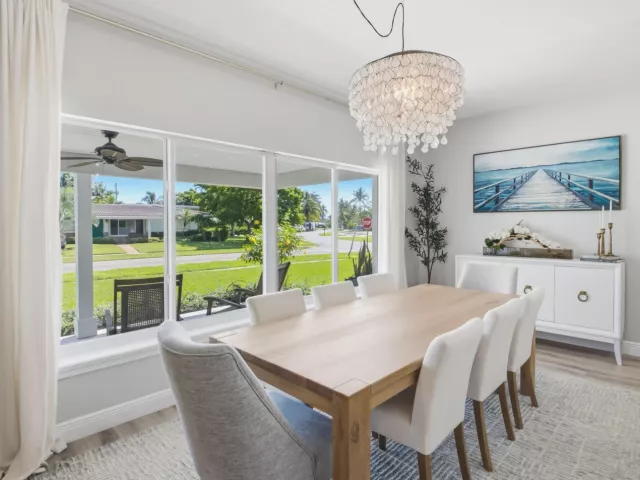Продажа дома по адресу 398 NE 23rd Street - фото 9395146
