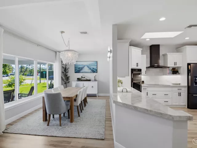 Продажа дома по адресу 398 NE 23rd Street - фото 9395147