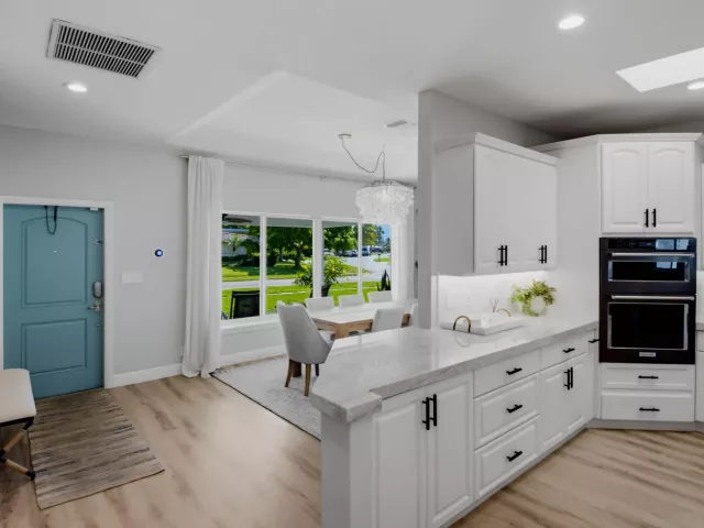 Продажа дома по адресу 398 NE 23rd Street - фото 9395148