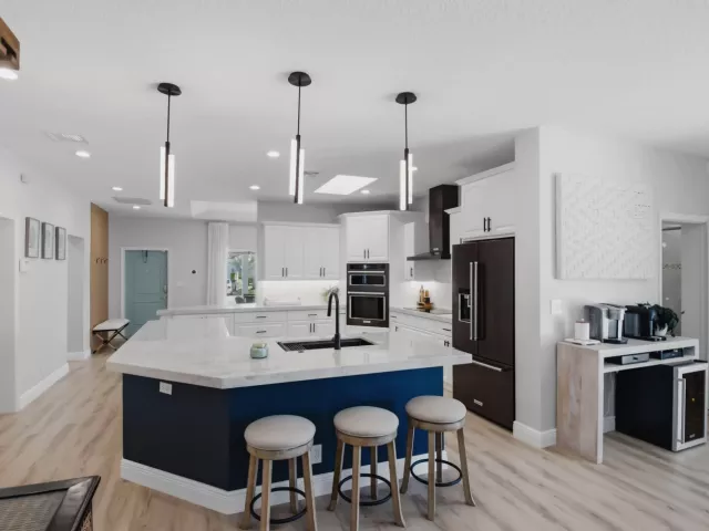 Продажа дома по адресу 398 NE 23rd Street - фото 9395149