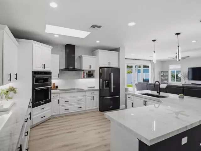 Продажа дома по адресу 398 NE 23rd Street - фото 9395150