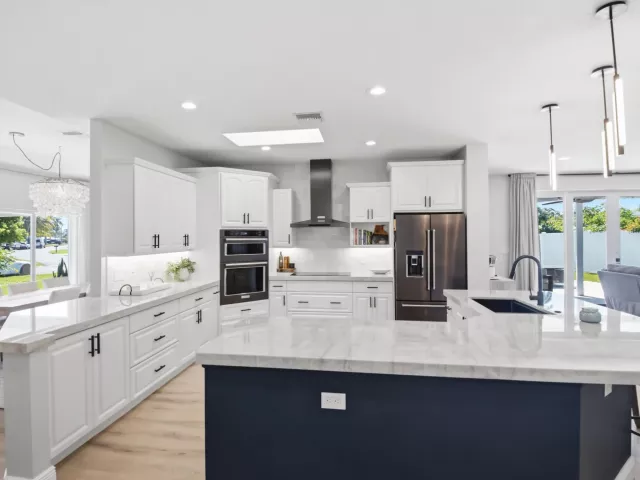 Продажа дома по адресу 398 NE 23rd Street - фото 9395155