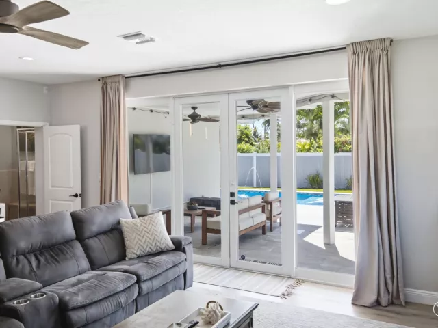 Продажа дома по адресу 398 NE 23rd Street - фото 9395160