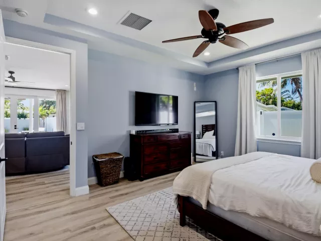 Продажа дома по адресу 398 NE 23rd Street - фото 9395164