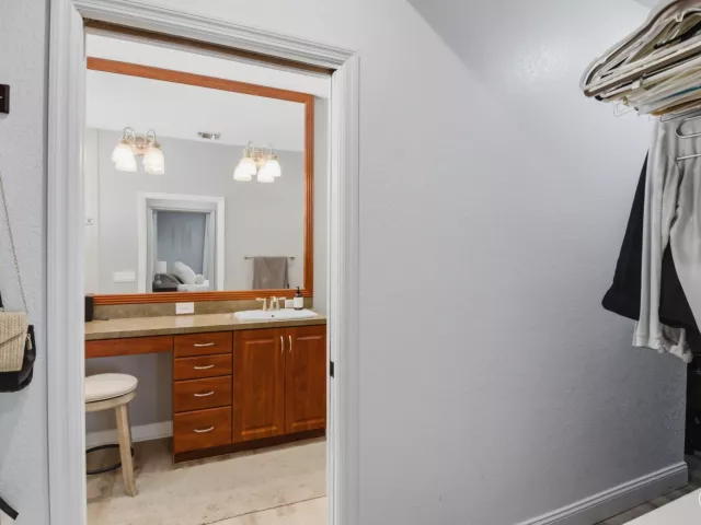 Продажа дома по адресу 398 NE 23rd Street - фото 9395165