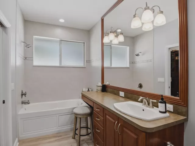 Продажа дома по адресу 398 NE 23rd Street - фото 9395167