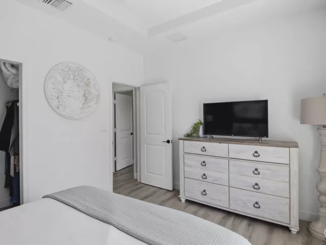 Продажа дома по адресу 398 NE 23rd Street - фото 9395172