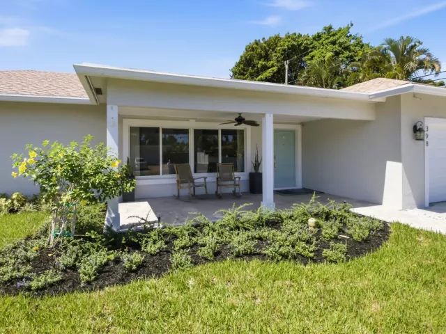 Продажа дома по адресу 398 NE 23rd Street - фото 9395137
