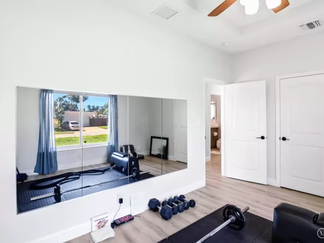 Продажа дома по адресу 398 NE 23rd Street - фото 9395179