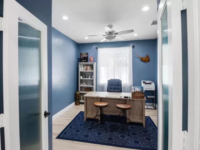 Продажа дома по адресу 398 NE 23rd Street - фото 9395180