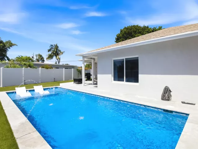 Продажа дома по адресу 398 NE 23rd Street - фото 9395182