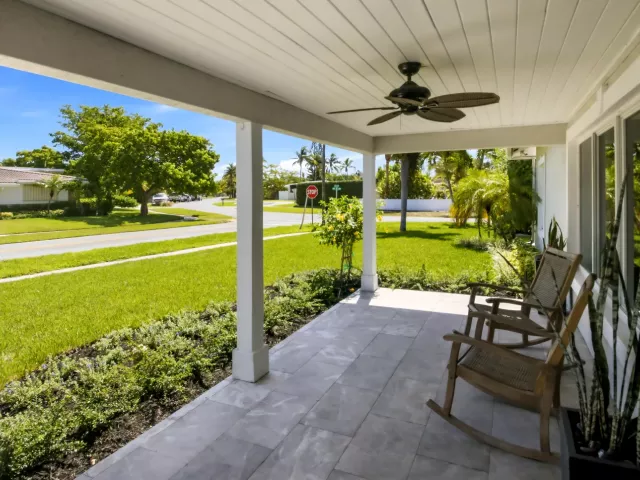Продажа дома по адресу 398 NE 23rd Street - фото 9395138