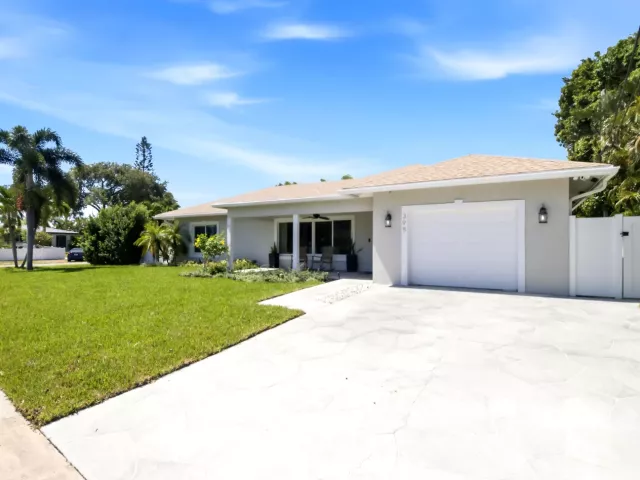 Продажа дома по адресу 398 NE 23rd Street - фото 9395188