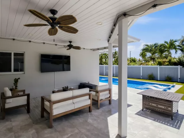 Продажа дома по адресу 398 NE 23rd Street - фото 9395190