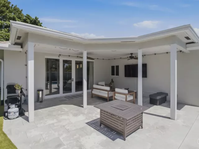 Продажа дома по адресу 398 NE 23rd Street - фото 9395191