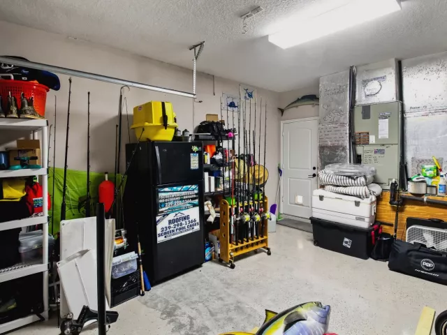Продажа дома по адресу 398 NE 23rd Street - фото 9395200