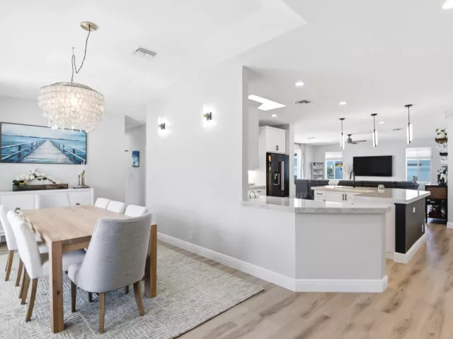 Продажа дома по адресу 398 NE 23rd Street - фото 9395140