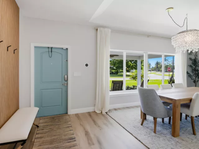 Продажа дома по адресу 398 NE 23rd Street - фото 9395141