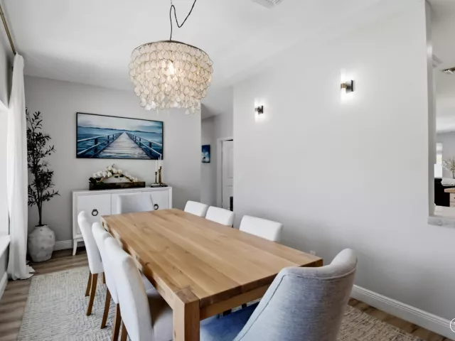 Продажа дома по адресу 398 NE 23rd Street - фото 9395142