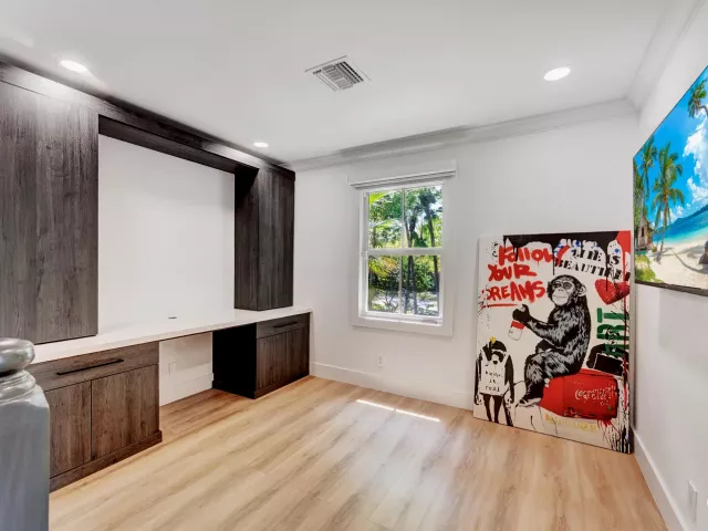Продажа дома по адресу 5600 Cambridge Boulevard - фото 9383595