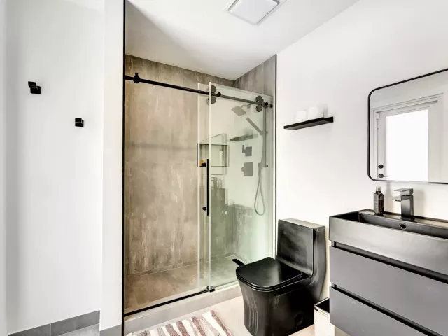 Продажа дома по адресу 5600 Cambridge Boulevard - фото 9383597