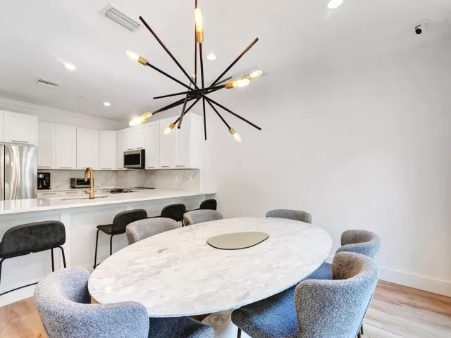 Продажа дома по адресу 5600 Cambridge Boulevard - фото 9383586