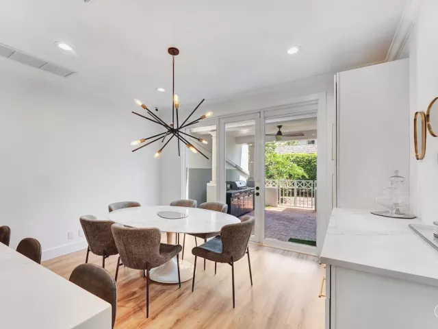 Продажа дома по адресу 5600 Cambridge Boulevard - фото 9383587