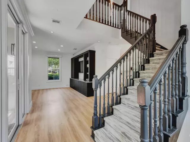 Продажа дома по адресу 5600 Cambridge Boulevard - фото 9383588