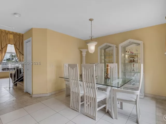 Продажа дома по адресу 13904 SW 18th Ter - фото 9393957