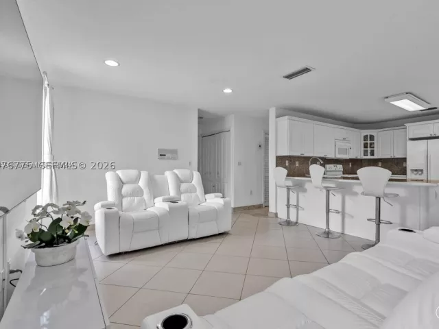 Продажа дома по адресу 13904 SW 18th Ter - фото 9393960