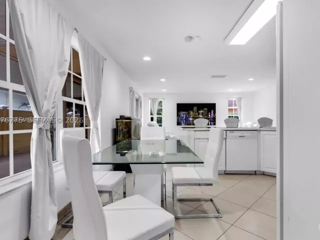 Продажа дома по адресу 13904 SW 18th Ter - фото 9393962