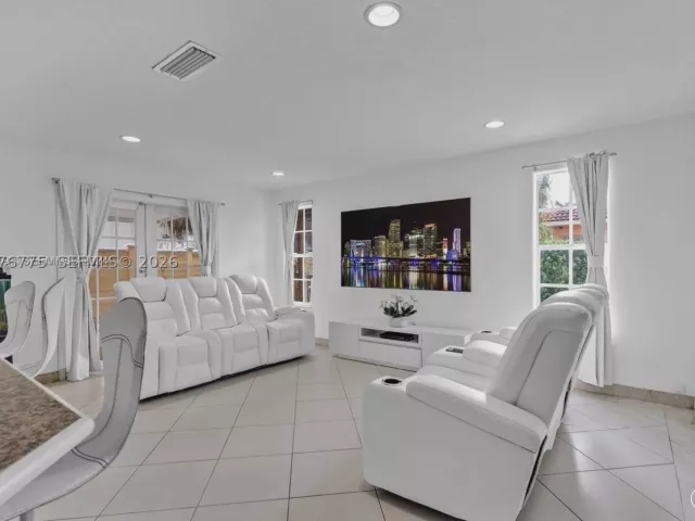 Продажа дома по адресу 13904 SW 18th Ter - фото 9393963
