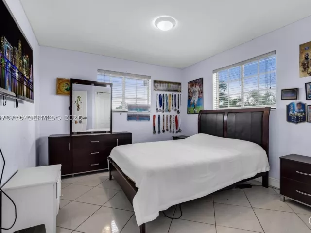 Продажа дома по адресу 13904 SW 18th Ter - фото 9393964