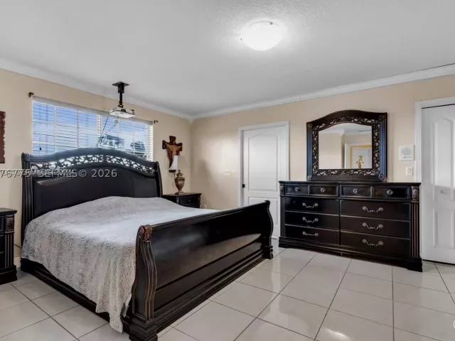 Продажа дома по адресу 13904 SW 18th Ter - фото 9393966