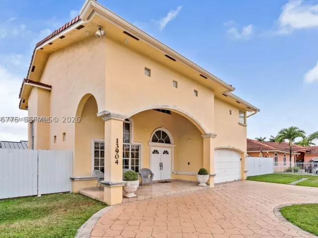 Продажа дома по адресу 13904 SW 18th Ter - фото 9393949