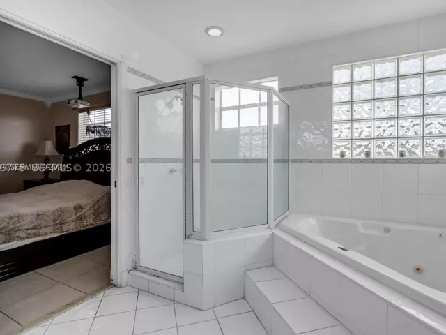 Продажа дома по адресу 13904 SW 18th Ter - фото 9393967
