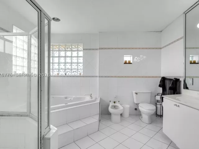 Продажа дома по адресу 13904 SW 18th Ter - фото 9393968