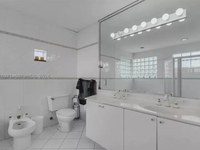 Продажа дома по адресу 13904 SW 18th Ter - фото 9393969