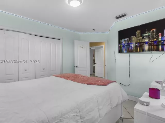 Продажа дома по адресу 13904 SW 18th Ter - фото 9393971