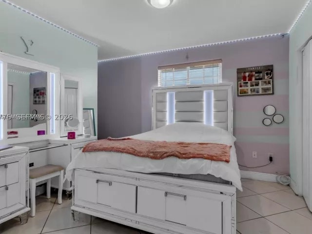 Продажа дома по адресу 13904 SW 18th Ter - фото 9393972