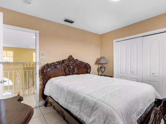 Продажа дома по адресу 13904 SW 18th Ter - фото 9393974