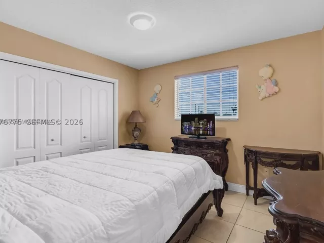 Продажа дома по адресу 13904 SW 18th Ter - фото 9393975