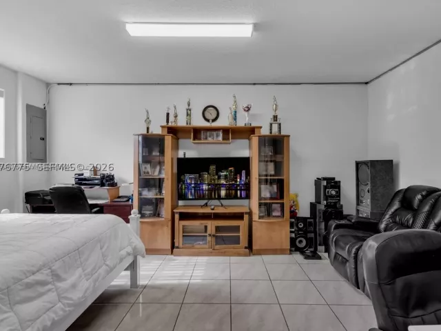 Продажа дома по адресу 13904 SW 18th Ter - фото 9393978