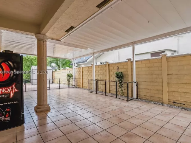 Продажа дома по адресу 13904 SW 18th Ter - фото 9393980