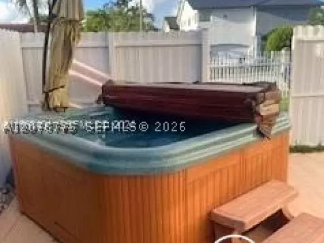 Продажа дома по адресу 13904 SW 18th Ter - фото 9393983