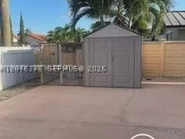 Продажа дома по адресу 13904 SW 18th Ter - фото 9393986