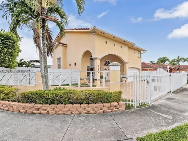 Продажа дома по адресу 13904 SW 18th Ter - фото 9393987