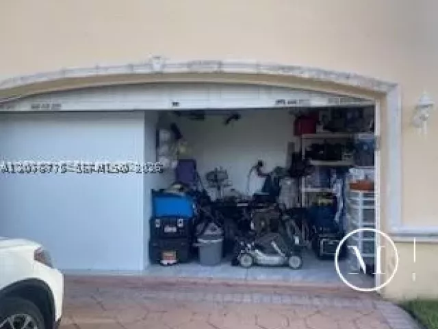 Продажа дома по адресу 13904 SW 18th Ter - фото 9393988